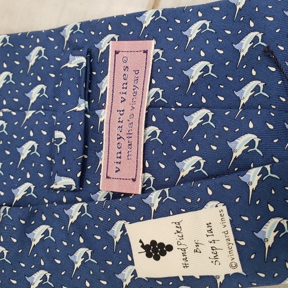 Vineyard Vines Swordfish Print Silk Tie USA Preppy Martha's Vineyard Blue White - Picture 3 of 6